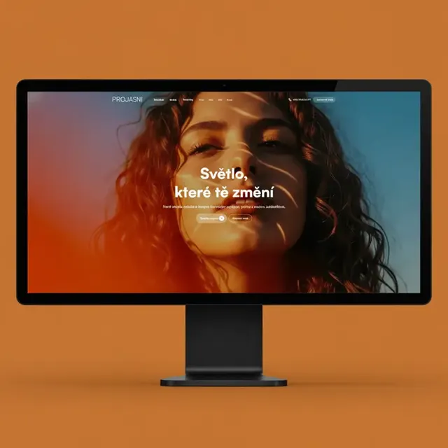 Projasni solar studio website on a monitor